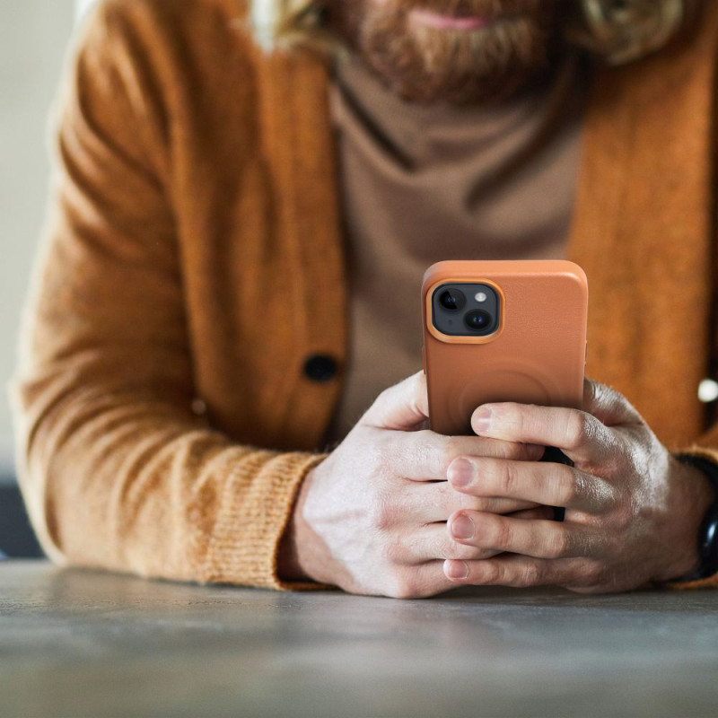 Apple iPhone 15 Pro Roar Brown